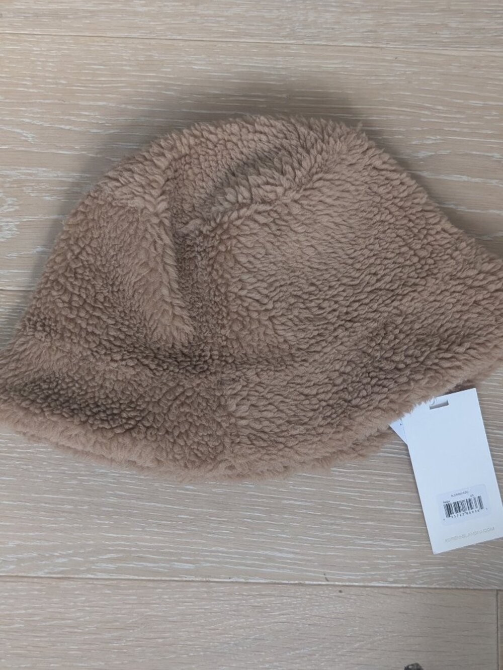 Teddy Bucket Hat Adrienne Landau, NWT!